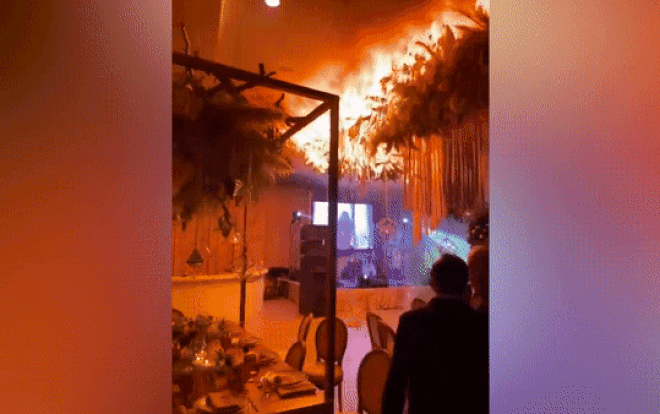 Cặp đôi khiêu vũ giữa màn pháo hoa lãng mạn ở lễ cưới, khách chưa kịp trầm trồ đã hốt hoảng tháo chạy Ảnh 2