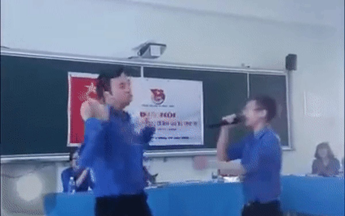 Biểu diễn văn nghệ góp vui trong đại hội Đoàn, nhân vật múa minh họa liền chiếm spotlight vì điều này! Ảnh 2