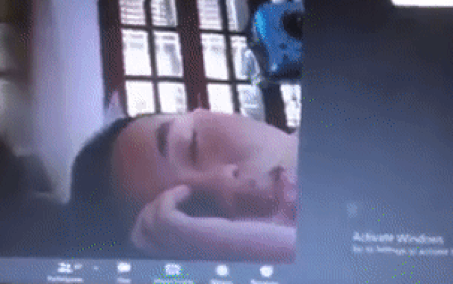 Nam sinh ngủ say sưa ngay trước màn hình lớp học online, cô giáo chỉ biết than một câu ngao ngán Ảnh 2
