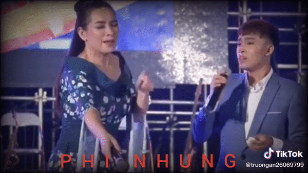 Clip: Không chỉ song ca ăn ý, Hồ Văn Cường đã từng chăm sóc mẹ nuôi Phi Nhung rất tận tình trên sân khấu Ảnh 3