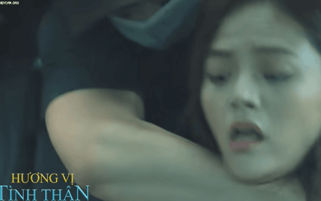 Tập 61 'Hương vị tình thân': Bố đẻ Phương Oanh mất tích bí ẩn, Thu Quỳnh bị kẻ lạ mặt siết cổ trong xe Ảnh 2