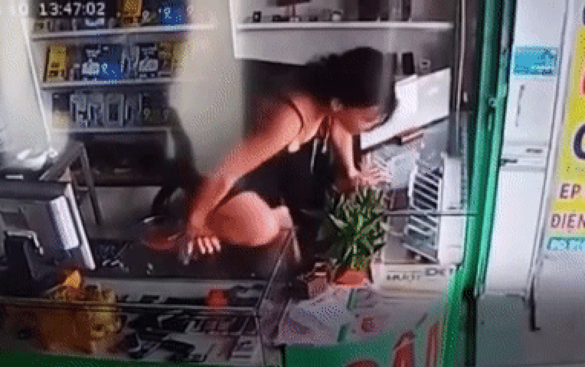 Thanh niên vờ xem điện thoại rồi bỏ chạy, nữ chủ cửa hàng liền có hành động dứt khoát nhận nhiều lời khen Ảnh 2