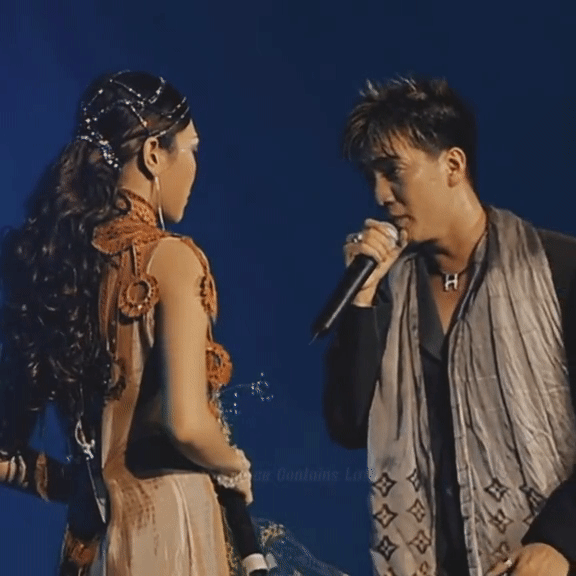 Mỹ Tâm bất ngờ bị Đàm Vĩnh Hưng 'khóa môi'