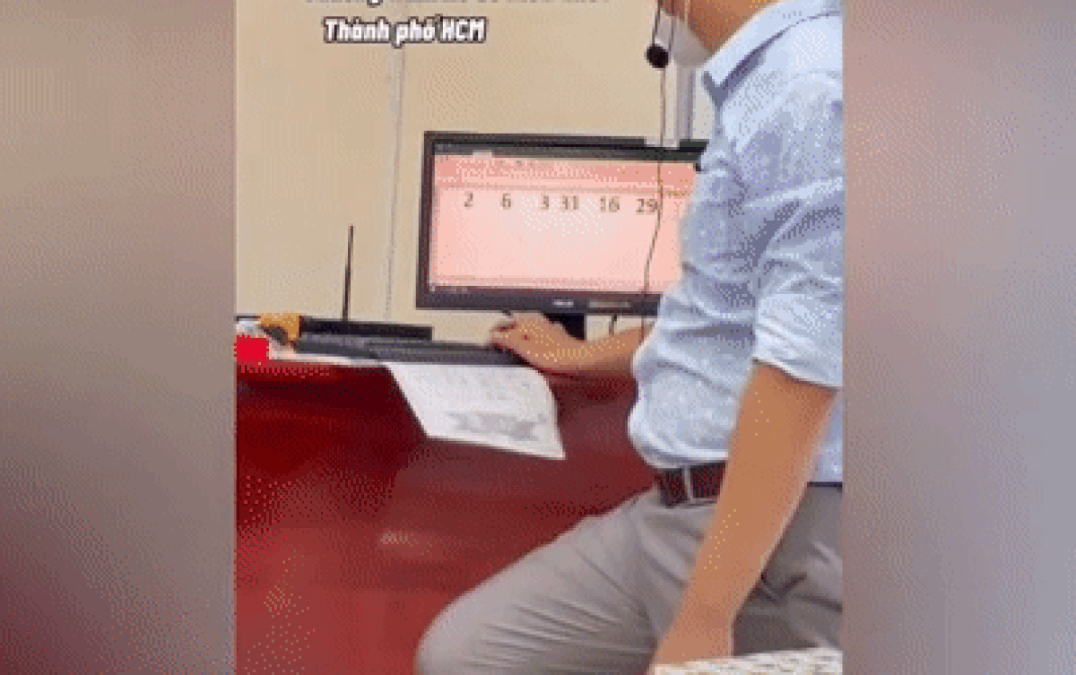 Thầy giáo 'quay xổ số' gọi lên bảng làm bài, học trò được phen 'đau tim' chờ con số hiện ra Ảnh 2