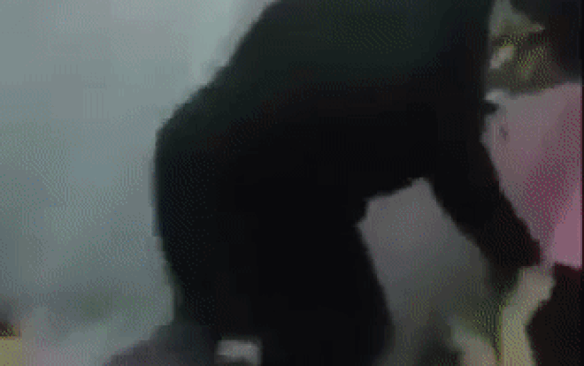 Chồng bắt quả tang vợ và nhân tình ngay trên giường, thái độ của cô vợ gây phẫn nộ Ảnh 2