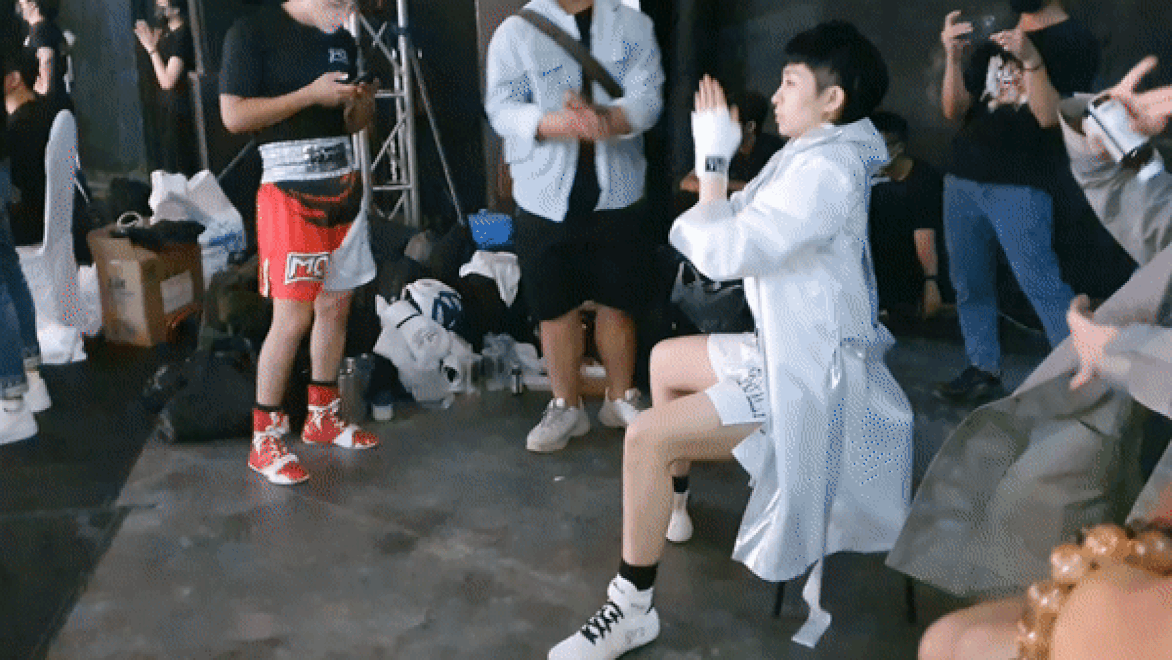 Vừa ngó lơ nhau trong hậu trường The Champion, Gil Lê bất ngờ làm điều đặc biệt cho Hoàng Thùy Linh Ảnh 2