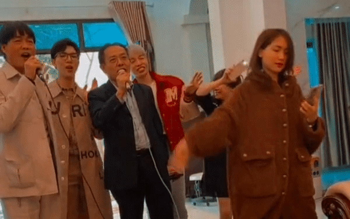 Gia đình Hoa dâm bụt cùng nhau hát là xưa rồi, màn cover Hơn cả yêu của team phụ huynh mới gây chú ý Ảnh 2