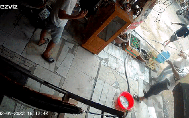 'Xin đểu' 3 triệu để đi nhậu bất thành, nhóm người hành hung nhân viên bãi xe Ảnh 2