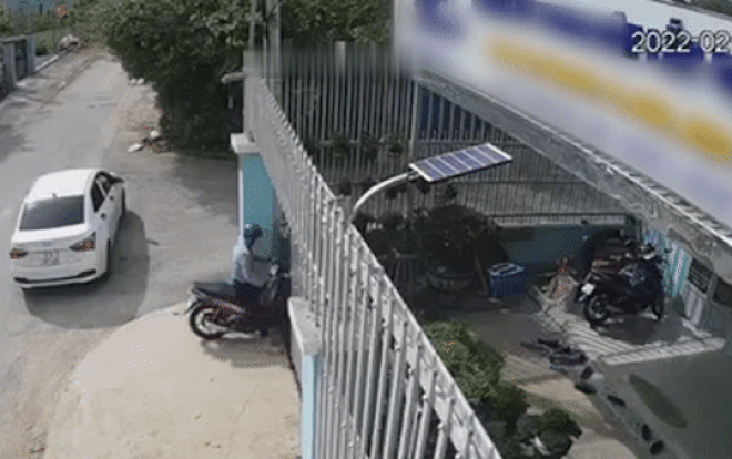Đi hẳn ô tô để hành nghề, 'đạo chích' đột nhập vào nhà trộm xe máy khiến gia chủ vội vã truy đuổi Ảnh 2