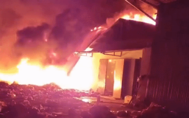 Cháy lớn tại xưởng cà phê ở Lâm Đồng, thiêu rụi hàng chục tấn cà phê, thiệt hại cả tỷ đồng Ảnh 2