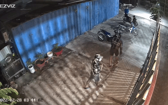 Nhóm thanh niên xông vào nhà dân trộm gà, 'dọa giết' nếu chủ nhà làm một điều Ảnh 2