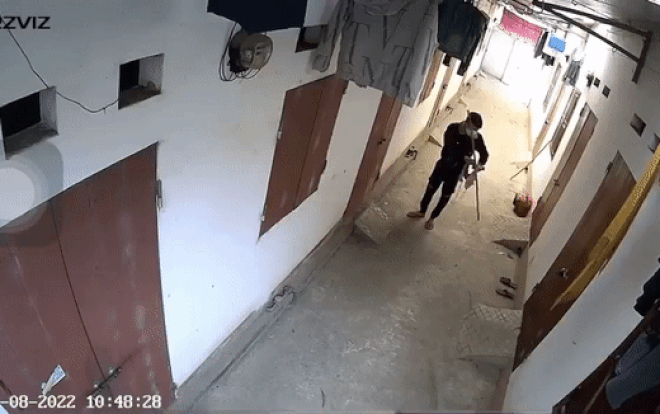 Tên 'biến thái' lẻn vào khu trọ trộm đồ lót phụ nữ, còn 'lịch sự' trả lại 1 thứ khiến người xem ngán ngẩm Ảnh 2