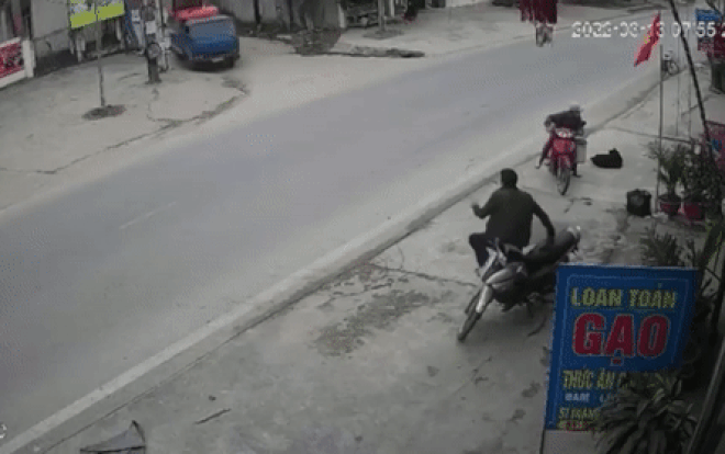 Clip: Xe tải chở trên lưng xe cẩu bất ngờ mất lái đâm vào nhà dân, đè chết một người đàn ông Ảnh 2