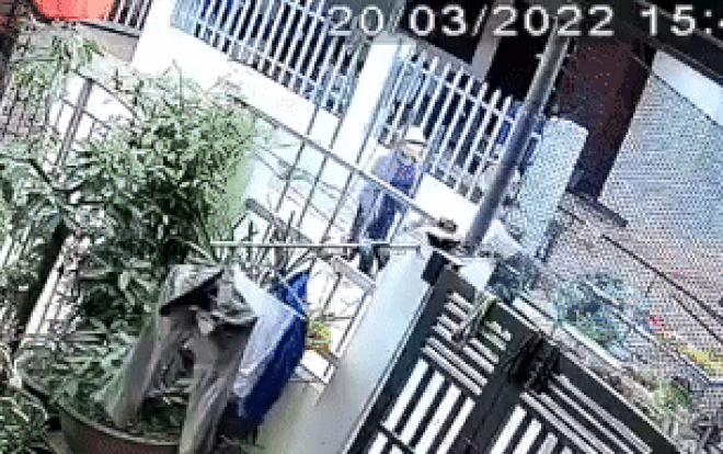 Khó chịu vì ô tô đỗ đối diện nhà mình, người đàn ông đánh, tát liên tiếp vào mặt bà cô lớn tuổi Ảnh 2