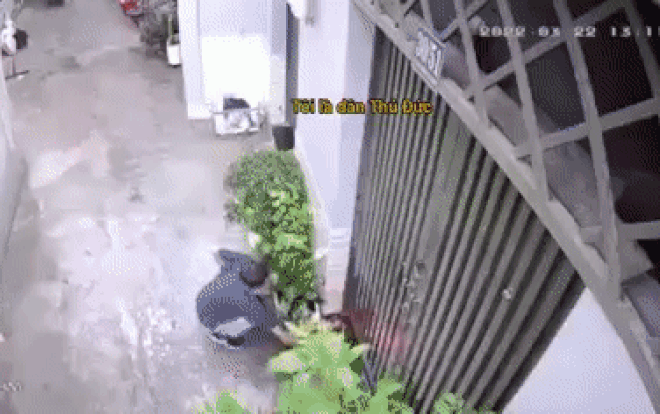 Người đàn ông ngang nhiên châm lửa đốt nhà, danh tính đối tượng khiến nạn nhân 'ngã ngửa' Ảnh 2