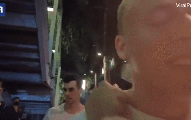 Được gái lạ ôm, nam thanh niên buồn bã khi mất toi 'vật quý' chỉ trong vài giây Ảnh 2