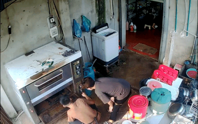 Clip: Táy máy sửa chiếc lò nướng 'ẩm ương', nam thanh niên nhận ngay cái kết 'đầu bốc khói' Ảnh 2