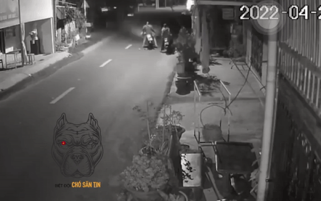 Thấy cô gái bị cướp 'hỏi thăm', thanh niên tăng ga húc đổ xe máy, diễn biến sau đó 'nghẹt thở' như phim Ảnh 2