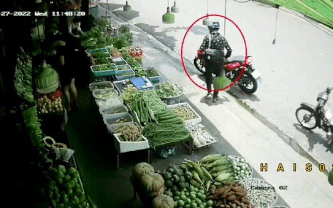 Thanh niên dừng xe xuống mua rau không ngờ bị trộm 'nhảy' mất, nguyên nhân chỉ vì 'đãng trí' Ảnh 2