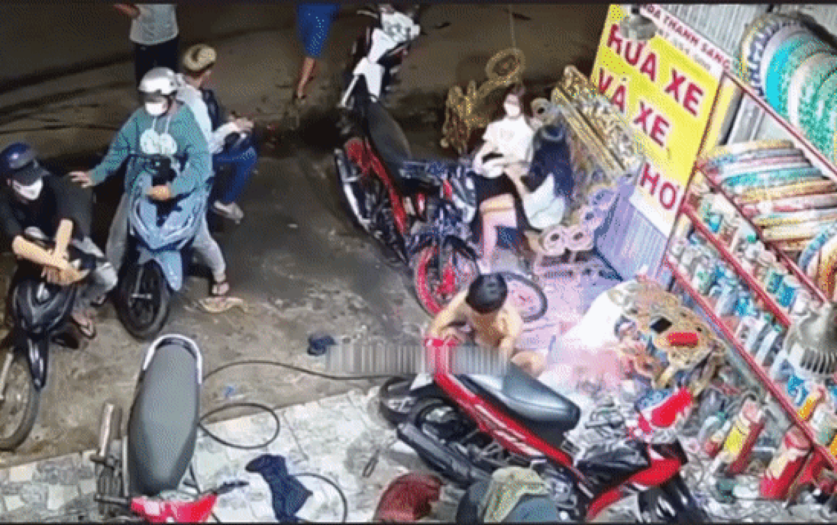 Tiệm sửa xe bất ổn với hàng loạt tình huống khó lòng giải thích Ảnh 2