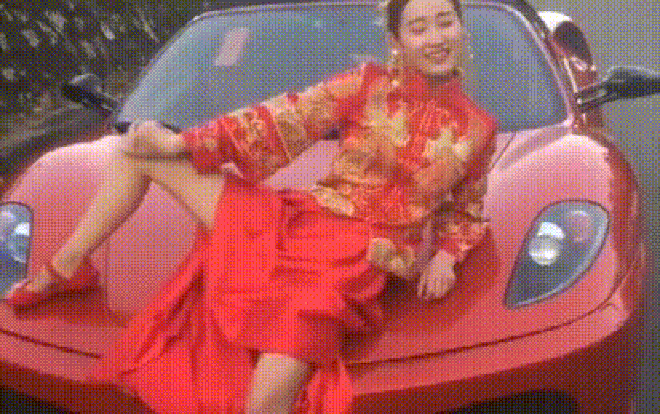 Cô dâu tạo dáng 'hớ hênh' bên siêu xe, chỉ một cơn gió thổi đến đã phải ngượng chín mặt Ảnh 2