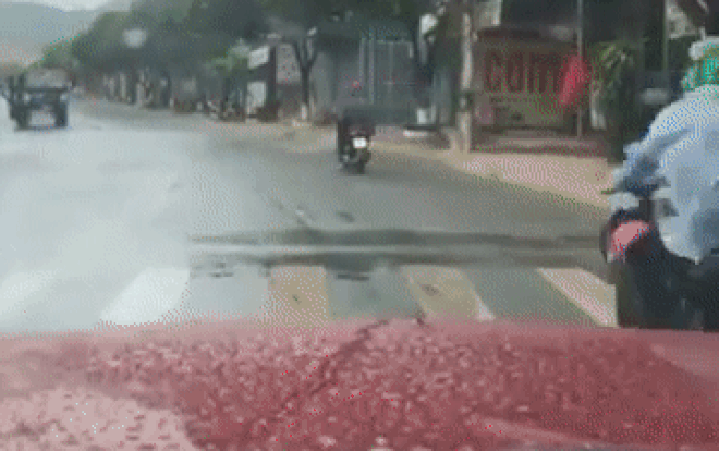 Nghi vấn nữ tài xế ô tô livestream lúc lái xe gây tai nạn khiến 1 học sinh tử vong Ảnh 2