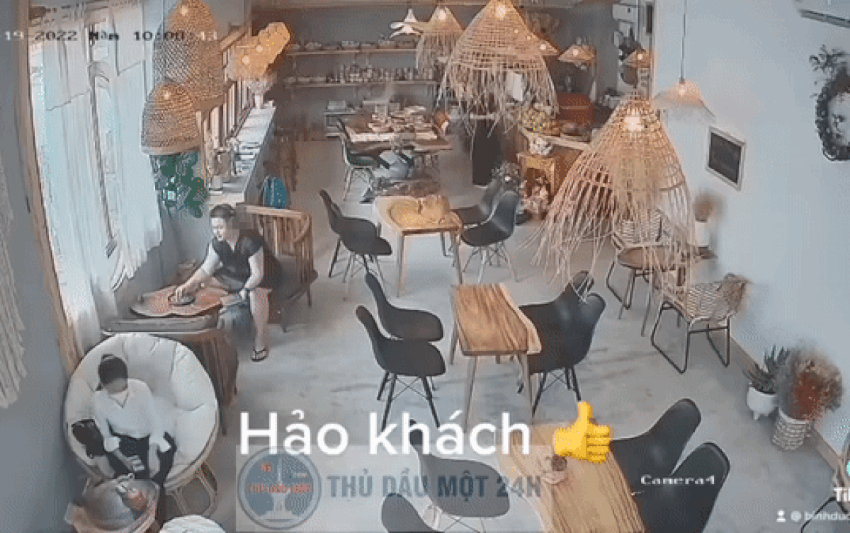 Đi uống cà phê, người phụ nữ 'gây rối' cho các vị khách khác trong quán bằng hành động khó chấp nhận này Ảnh 2