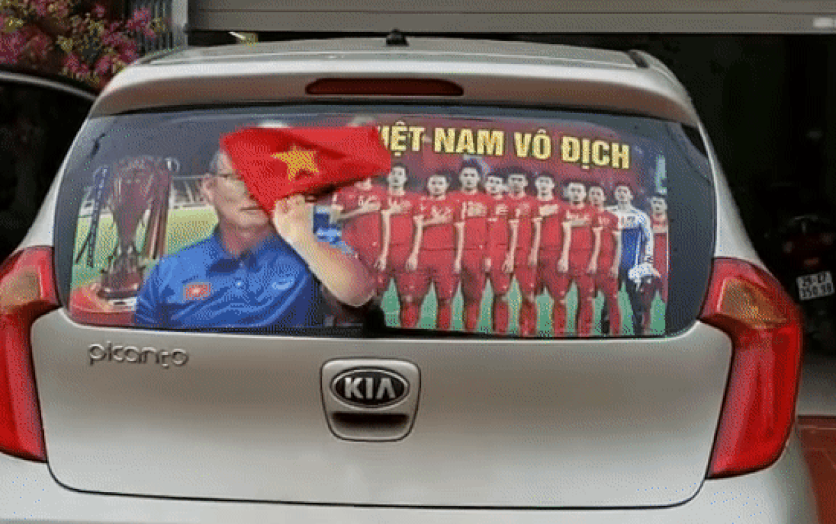 Clip: Bác tài cổ vũ đội tuyển U23 Việt Nam theo cách đầy sáng tạo nhận về nhiều lời khen ngợi Ảnh 2