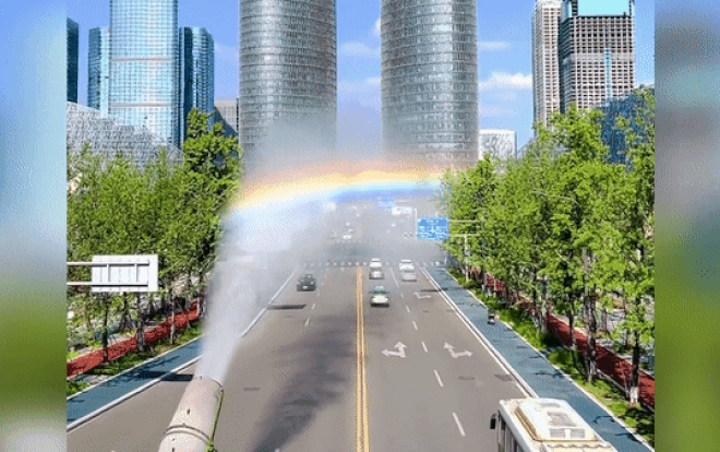 Clip: Xe tải phun sương tạo cầu vồng tuyệt đẹp Ảnh 2