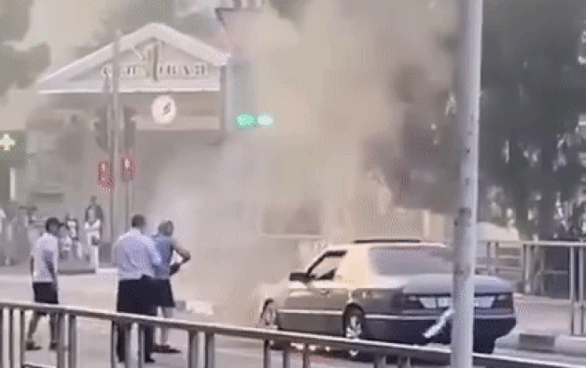 Xử lý đám cháy cồng kềnh, người đàn ông khiến bình cứu hỏa hóa tên lửa 'vút bay' vào không trung Ảnh 2