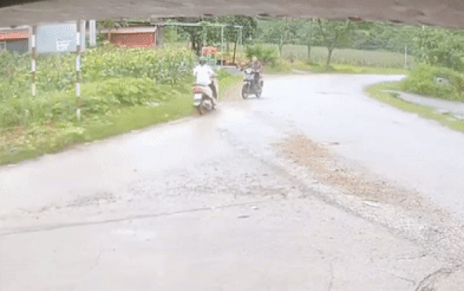 Clip: Đối đầu nữ 'ninja' giữa đoạn đường lớn, cảnh va chạm đầy khó hiểu sau đó khiến ai cũng ngỡ ngàng Ảnh 2