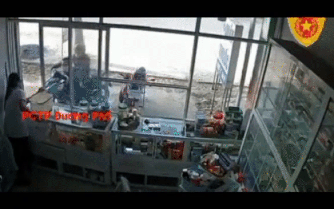 Thanh niên 'sập bẫy' lũ trộm và màn 'cứu thua' xuất sắc của chị bán thuốc Ảnh 2