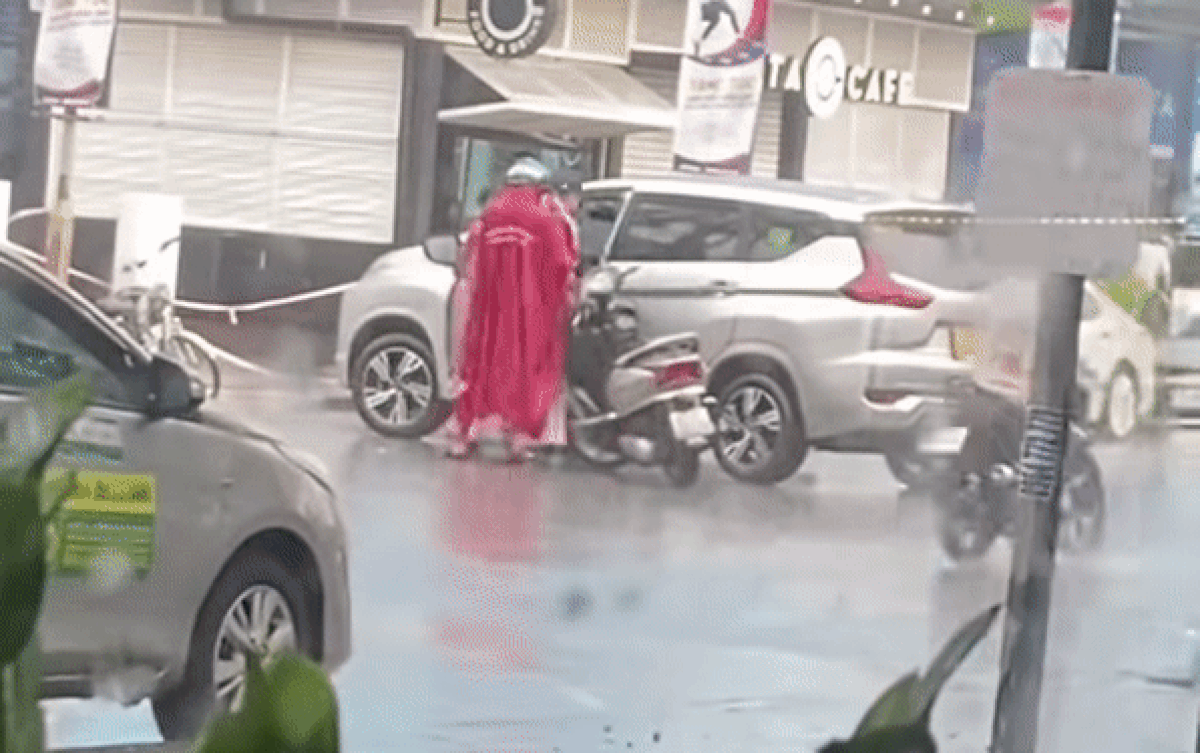 Gặp va chạm khiến xe móp méo, tài xế ô tô vẫn có hành động khiến ai ai cũng ấm lòng Ảnh 2