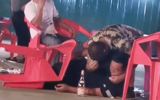Người đàn ông chu môi hô hấp nhân tạo cho bạn chí cốt nằm ngất giữa quán nhậu và cái kết 'bị ghét bỏ' Ảnh 2
