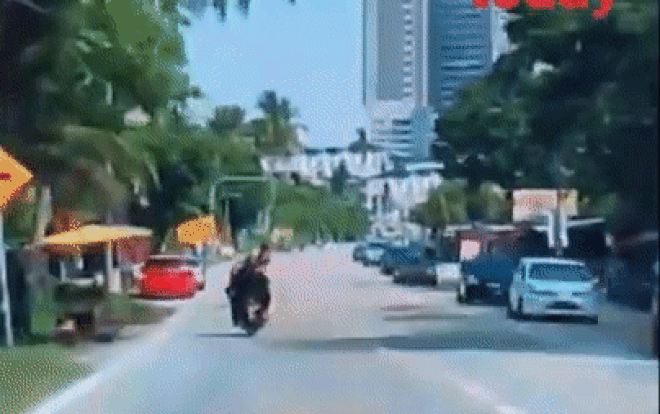 Người phụ nữ ngã lăn ra đường bất tỉnh vì thứ từ 'trên trời' rơi trúng Ảnh 2