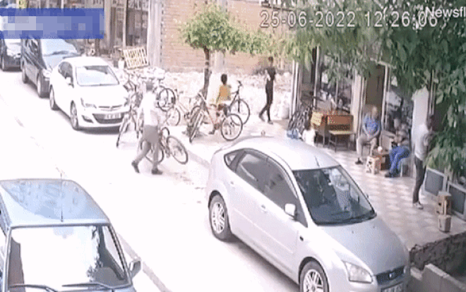 Rơi từ tầng 2 xuống đất, đứa trẻ sơ sinh vô tình được cứu sống nhờ một người qua đường Ảnh 2