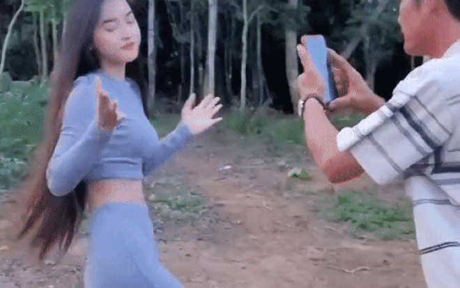 'Hot girl sơn cước' mặc đồ bó sát, hồn nhiên nhảy uốn éo trước mặt bố khiến dân mạng tranh cãi Ảnh 2