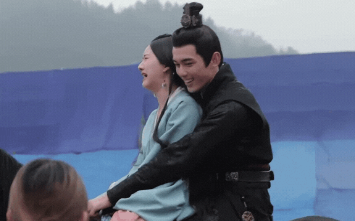 Triệu Lộ Tư và Ngô Lỗi thân thiết trên hậu trường, khán giả đẩy thuyền vì quá đáng yêu Ảnh 2