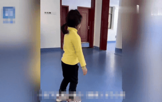 Kỳ tích xuất hiện với cô bé 8 tuổi liệt nửa người và quá trình nỗ lực khiến hàng triệu người rơi nước mắt Ảnh 2