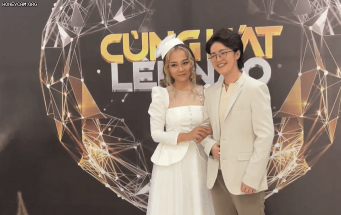 Hậu trường Cùng hát lên nào: Khả Linh - Ngân Lưu chụp ảnh 'cưới' trước khi trở thành đối thủ Ảnh 2