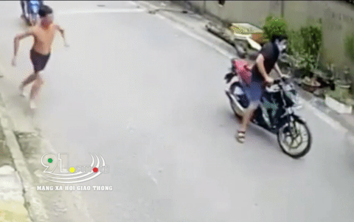 Giật điện thoại của trẻ nhỏ, thanh niên bị người dân 'dần cho một trận' Ảnh 2