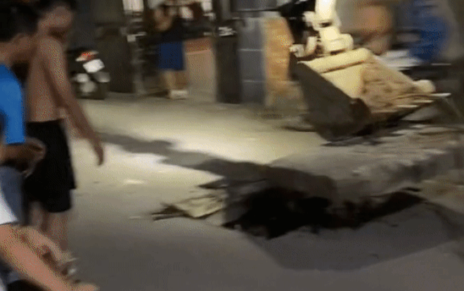 Ly kỳ chú bê 'lạc trôi' dưới cống và màn giải cứu 'vui như Tết' của cả xóm Ảnh 2