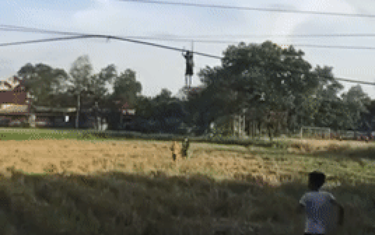 Nam thanh niên lơ lửng trên không trung, nguyên nhân đến từ trò chơi quen thuộc này Ảnh 2