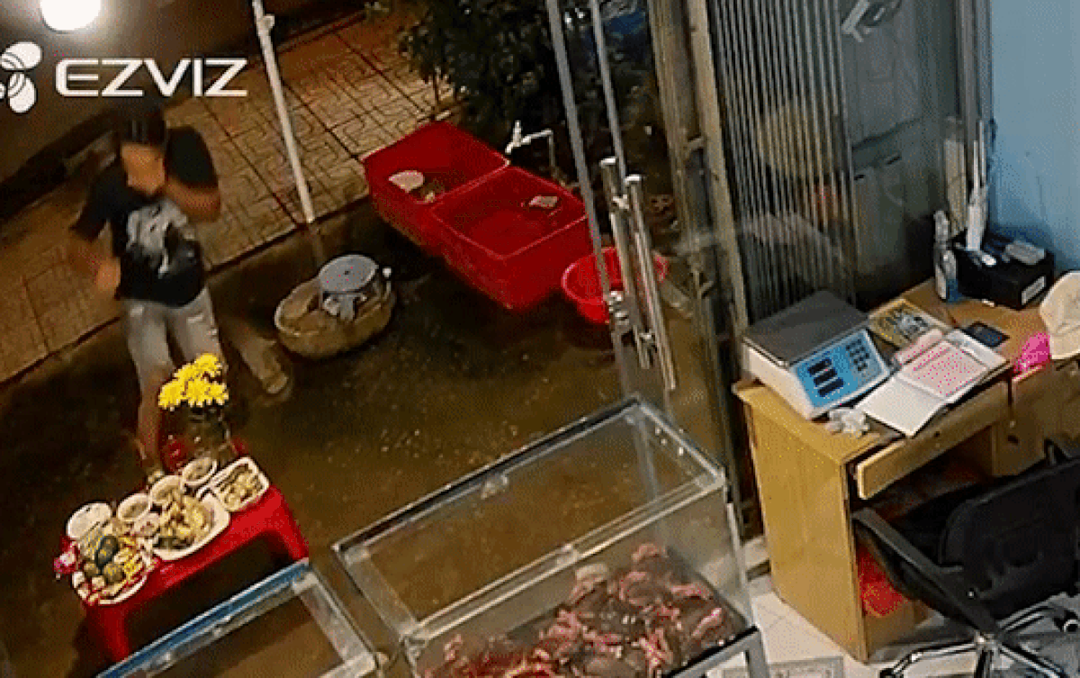 Tháng 7 'cô hồn' vừa đến, con gà luộc vừa đặt lên bàn cúng đã 'bay màu' Ảnh 2