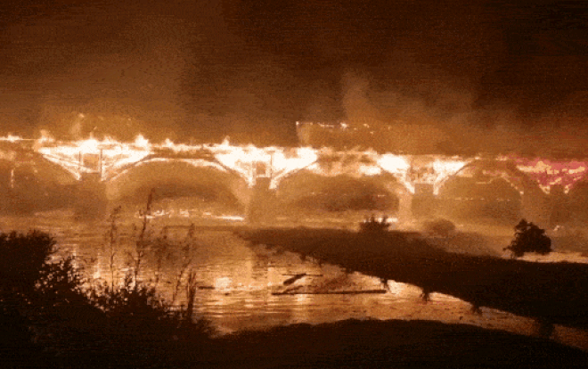 Tiếc nuối cây cầu vòm gỗ 900 năm tuổi dài nhất Trung Quốc hóa đống tro tàn Ảnh 2