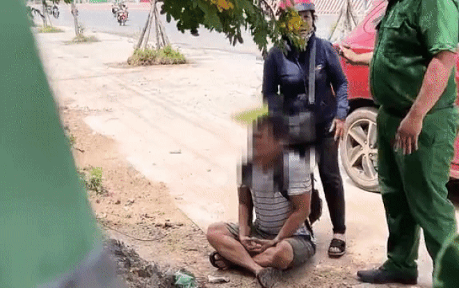 Sau va chạm giao thông, nam tài xế xuống đường múa quyền luyện công đầy khó hiểu Ảnh 2