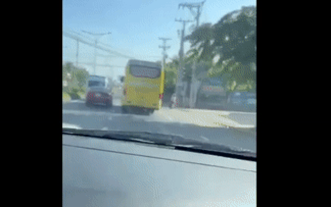 Clip: Chạy xe vượt quá tốc độ, tài xế ôtô bị CSGT truy đuổi như phim hành động Ảnh 2