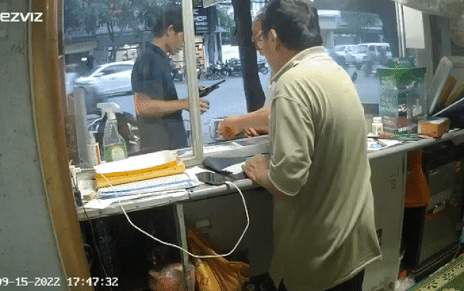 'Cướp trắng' 4 thẻ cào mệnh giá 500 ngàn đồng của cụ ông, nam thanh niên bị 'tóm sống' Ảnh 2