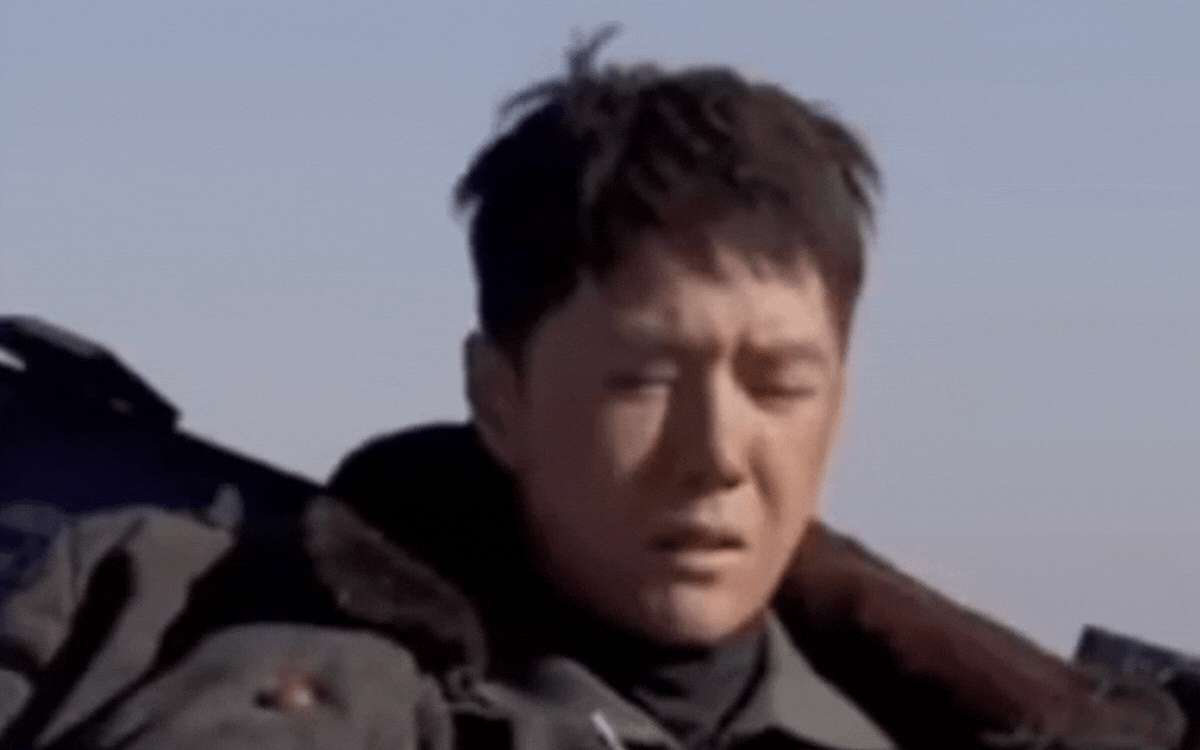 Vương Nhất Bác khiến khán giả suýt không nhận ra khi xuất hiện đen nhẻm trong Vua Của Bầu Trời Ảnh 2