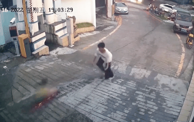 Chàng thiếu niên lấy thân mình bắt trọn bé trai 5 tuổi 'cưỡi' ván trượt đang lao dốc không phanh Ảnh 2